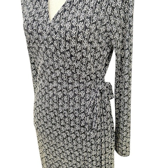 Ann taylor jersey knit navy blue and White leaf print Wrap Dress size 12T - Picture 4 of 10